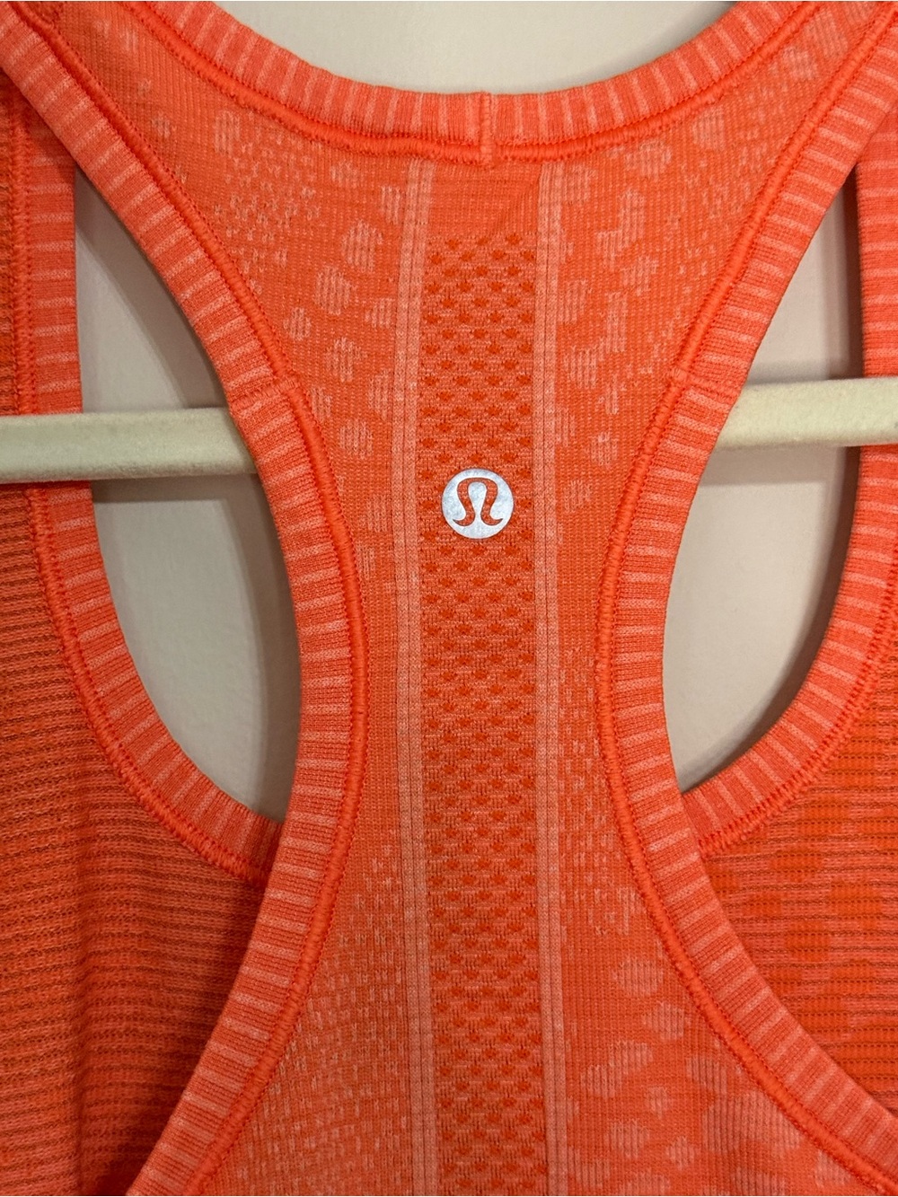 Lululemon Swiftly Tech Racerback Tank - Color: Heathered Duck Sauce -Size 6